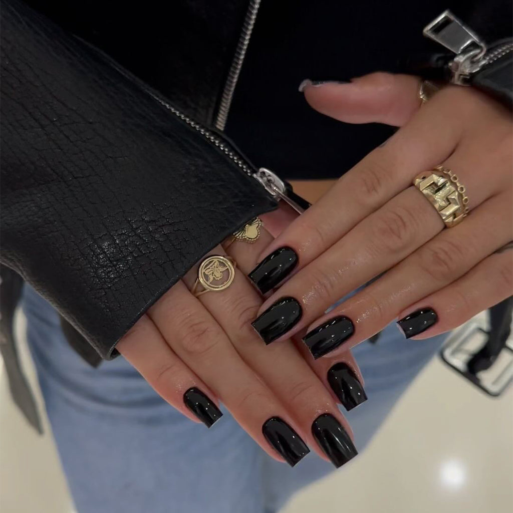 Short Square Press-On Nails – Neutrals – Black