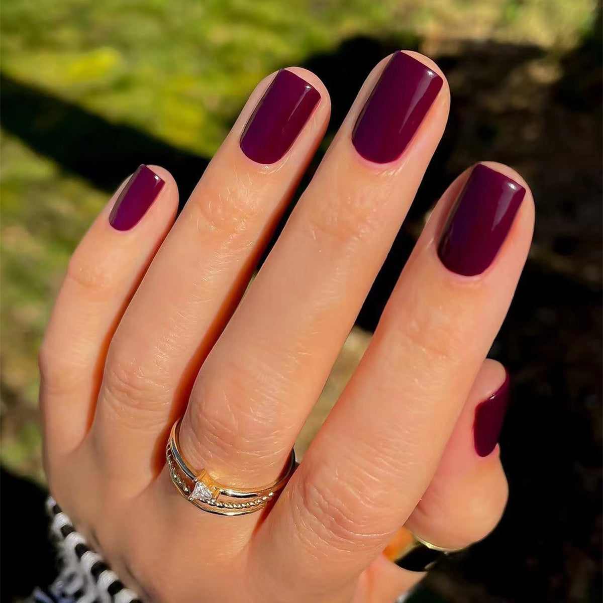 Short Square Press-On Nails – Wines – Plum