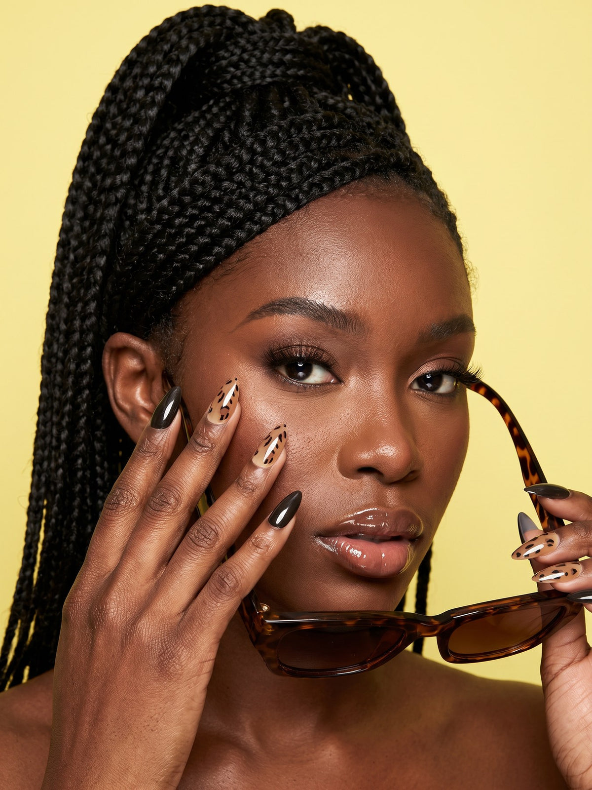 Tortoiseshell Espresso Almond Press-On Nails — model wearing the nails