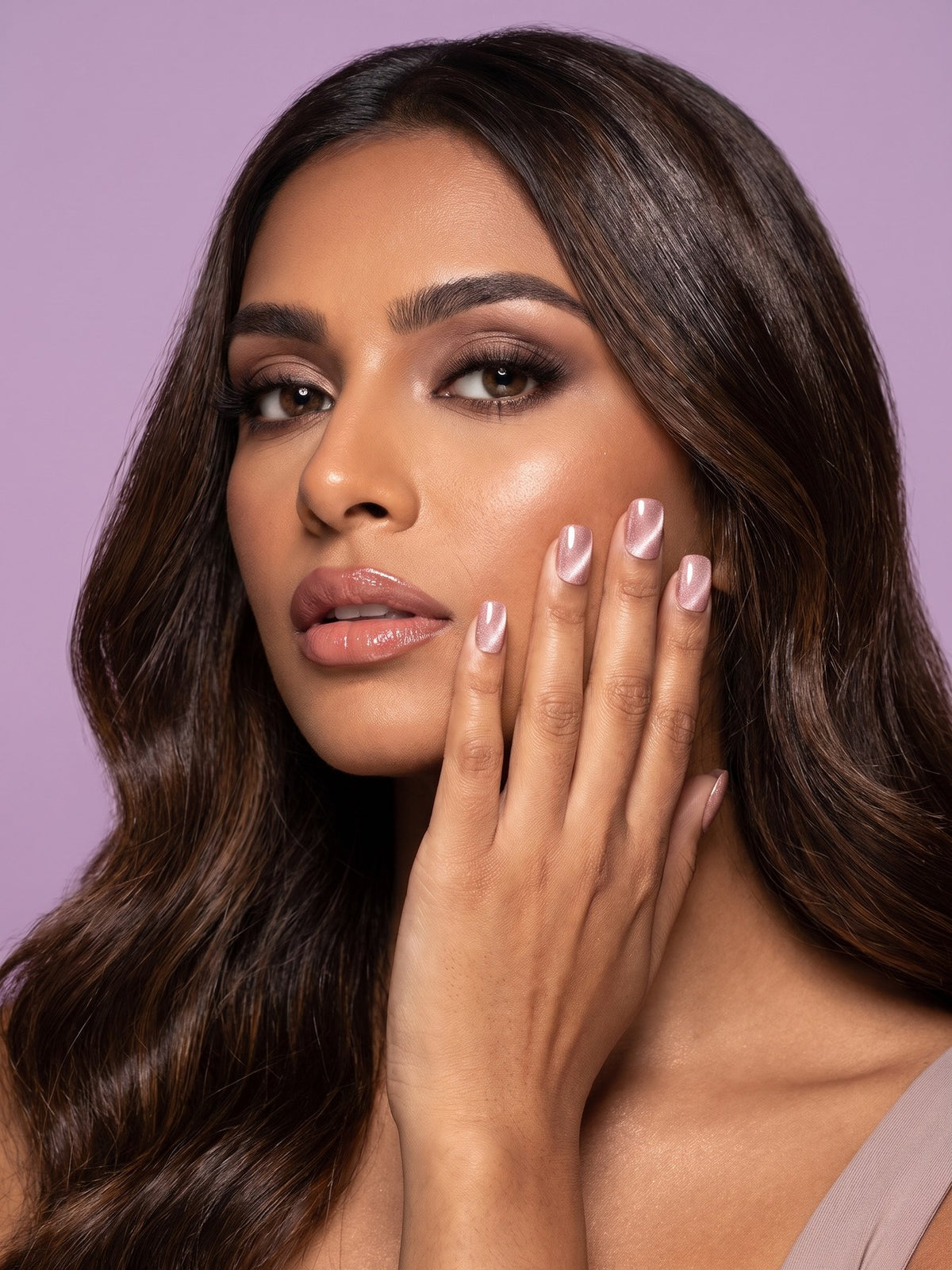 Rose Cat Eye Short Square Press-On Nails — model wearing the nails